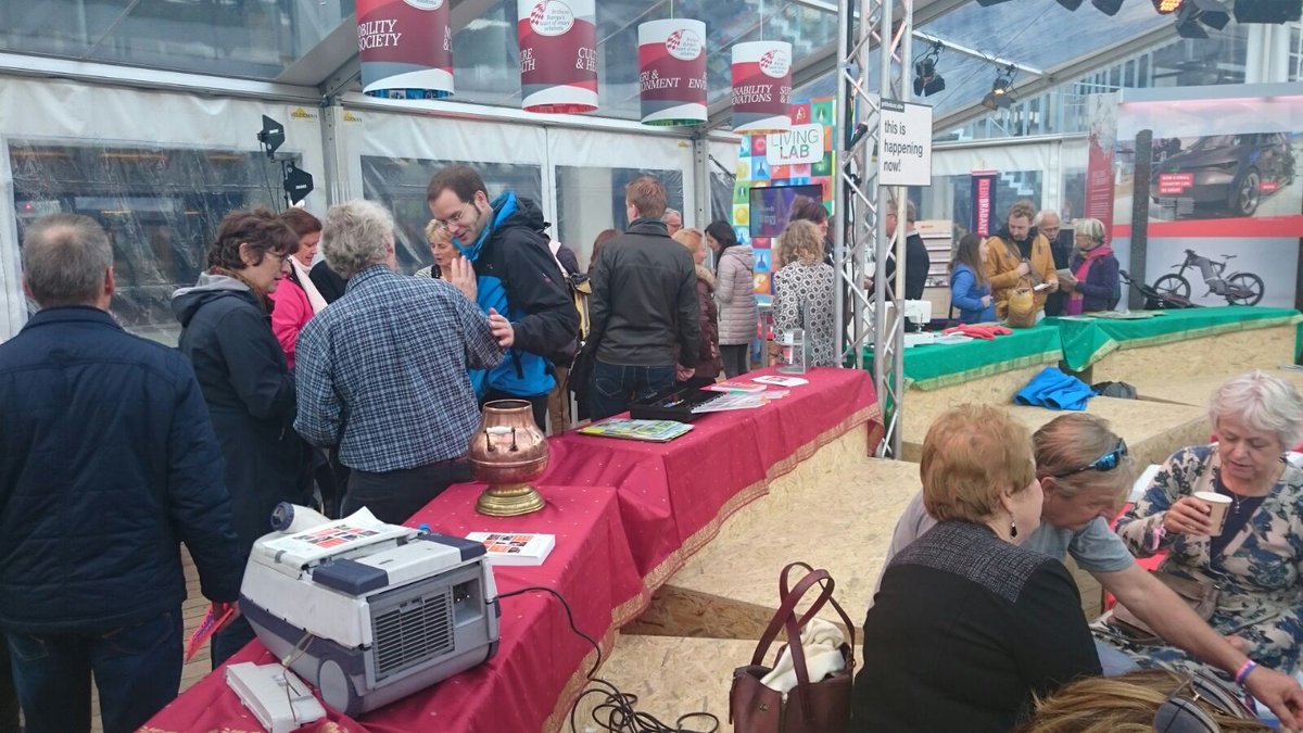 In het #LivingLab is <a href="/RepairCafe/">cholsey_repair_cafe</a> Weggooien, mooi niet! Super concept! #ddw15 #socialdesign