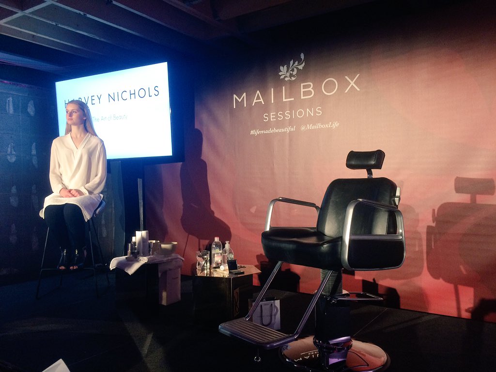JOWDx's tweet photo. Final #MailboxSession of the weekend #TheArtofBeauty 💄💋❤️ @Mailboxlife https://t.co/wDUAGmnbiH