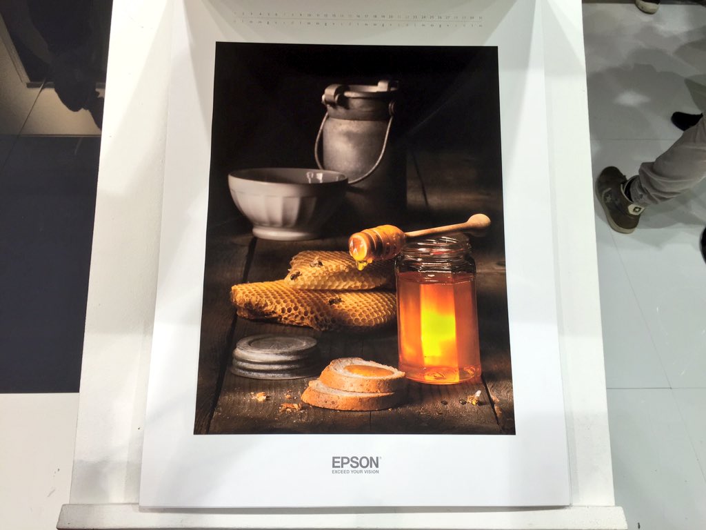 ilariadefilippo's tweet photo. Il calendario @EpsonItalia di Renato Marcialis sembra dipinto su carta,non stampato #epsonphotoshow15 #Photoshow2015 https://t.co/qAEVSRba3L