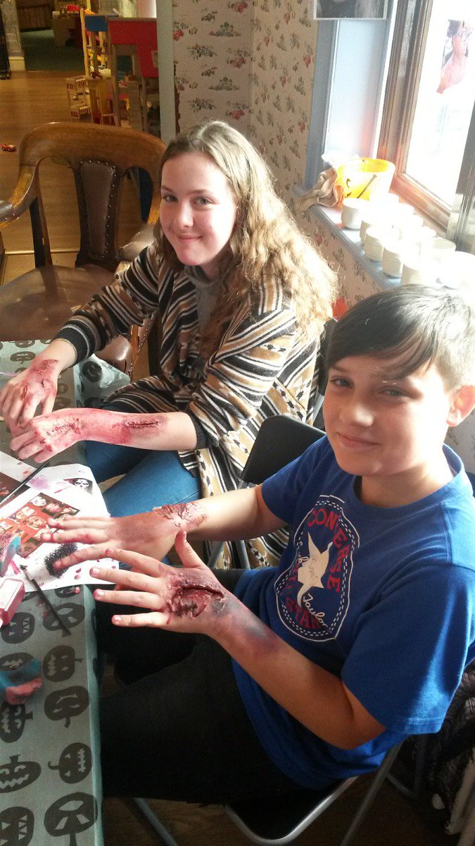 Awesome! Teenagers' workshop Abbey House, media make up! <a href="/MuseumTweeter/">Museum Tweeter</a> <a href="/ITweetMuseums/">🏛📲 #ITweetMuseums</a> @leedsmuseums