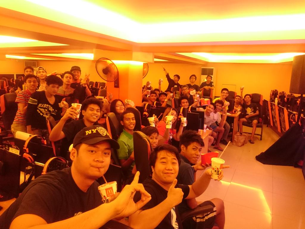 GGSphere's tweet photo. Leggo game 3! Wooh! Go Fanatic! PUSOOOO! #worlds #howphworlds #fncwin #ktwin https://t.co/2W2NtYxpSy