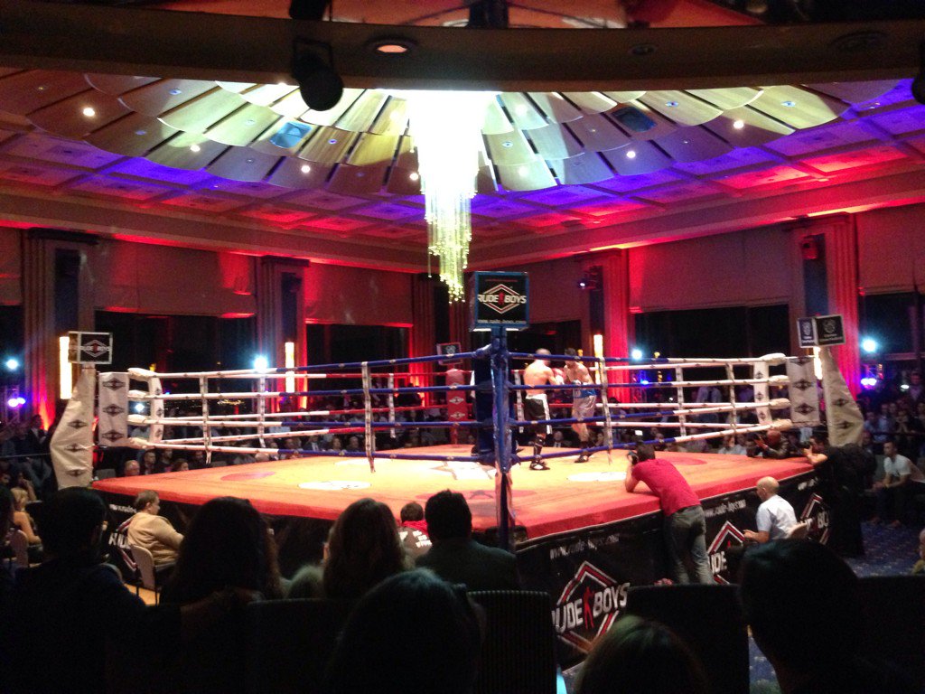AntonioRivas_'s tweet photo. Gran noche de #boxeo ayer en el @CasinoGraMadrid ! Enhorabuena por ese pleno @laescuelaboxeo @jerogarciabox ! https://t.co/SHAFNVOOgd