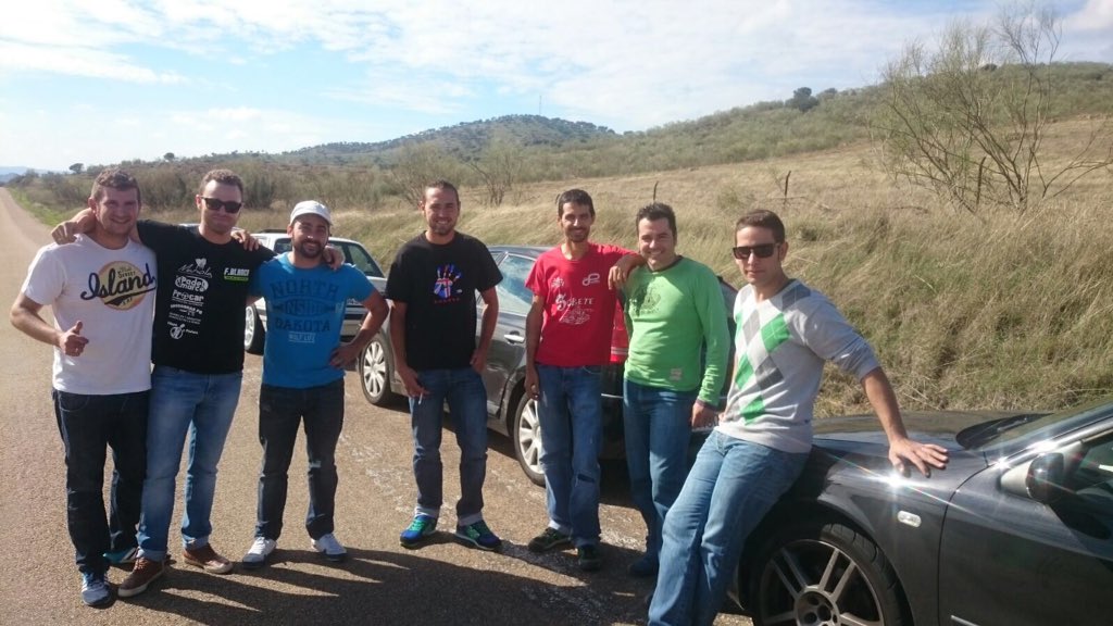 Se ofrece cuadrilla para la aceituna. Disponibilidad a partir del #RSPallares 😉