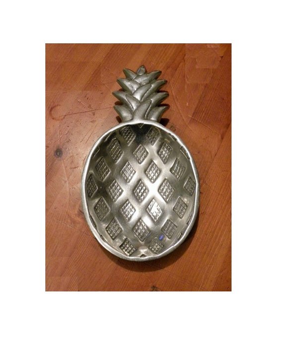 fieldsofvintage's tweet photo. Silverpineapple #Pineappledish #ServingDish #Tray #FieldsOfVintage https://t.co/RnkttfGBFg via @Etsy #etsy https://t.co/o4DJudyvtD