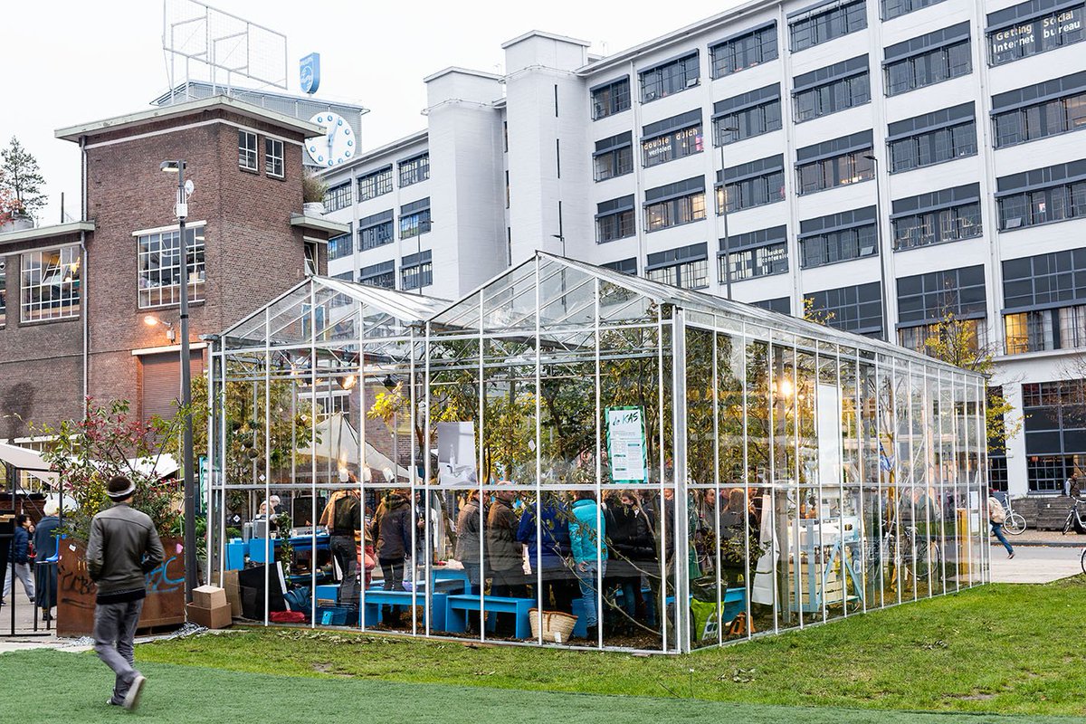 designbrabant's tweet photo. Mooi voorbeeld van #socialdesign in #dekas15 Matchmaking tussen designers &amp; boeren #ddw15 #livinglab #agmd @NmeetsD https://t.co/F4SyZu60mo