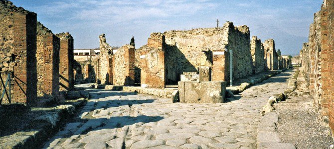 LearnAboutItaly's tweet photo. #Pompeii – Buried in Ashes #sights #Naples #Campania #Italy
https://t.co/3LhqeBtYct https://t.co/ntkLImfKKp