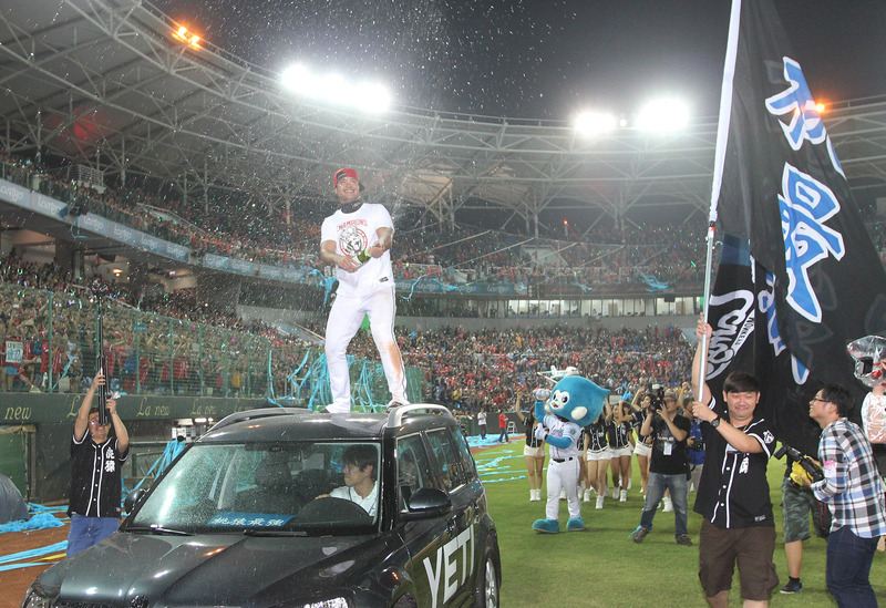 davidtiao's tweet photo. Former #sfgiants Pat Misch just threw a no hitter to win game 7 of the Taiwan Baseball League Championship https://t.co/i8N4A2bYS1