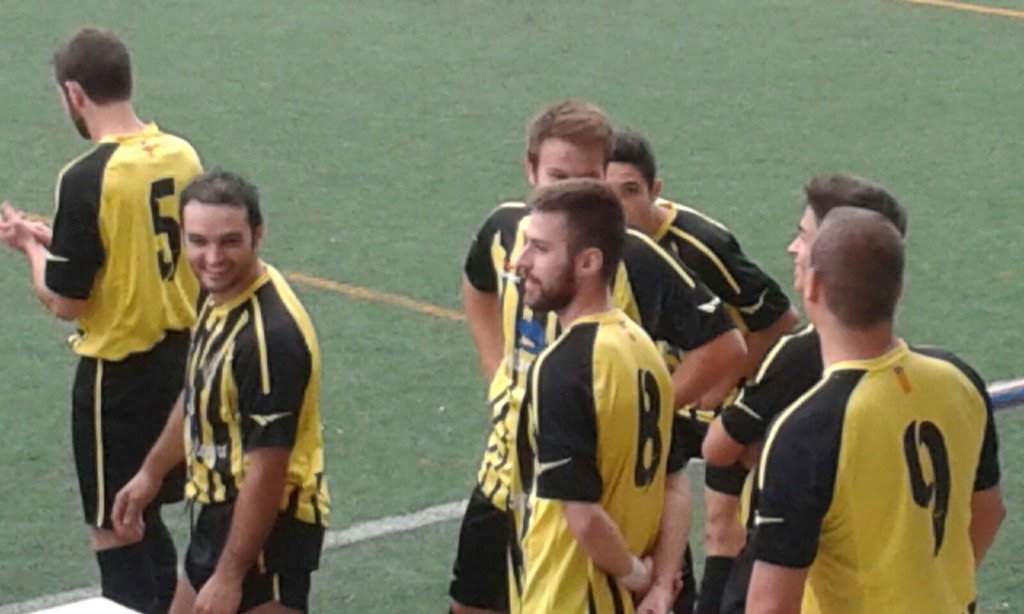 atraaam's tweet photo. Avui el @fcsantpere s'enfronta al #AERoses! #ànimssantpere #3cat #3cat15 #futbolcat https://t.co/UveU3eOP7w