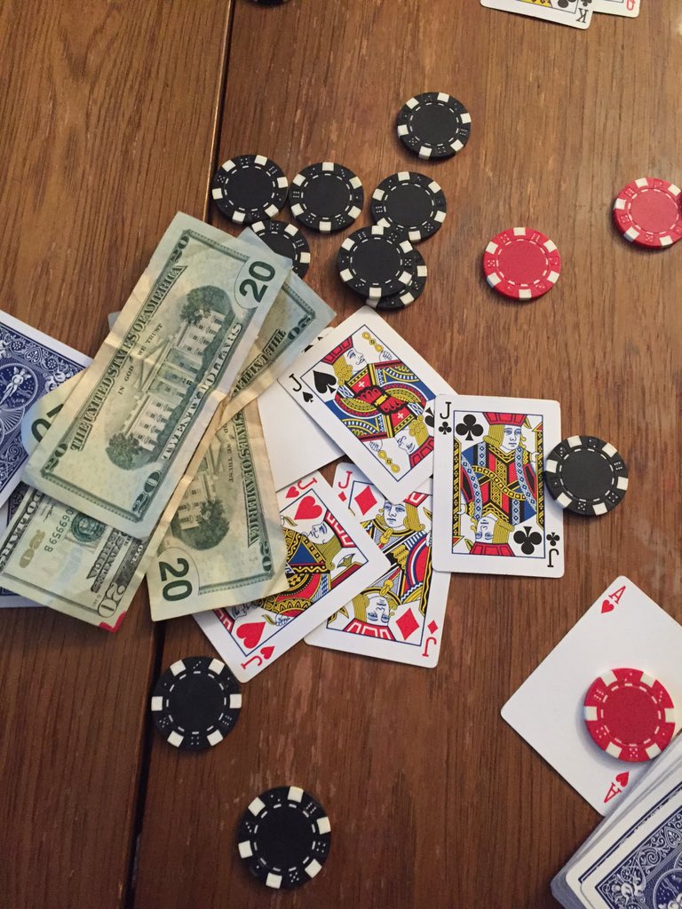 jen68_'s tweet photo. Feelin pretty good after beating the boys yesterday!  #winning #fourjacks https://t.co/Kci0f0z7l8