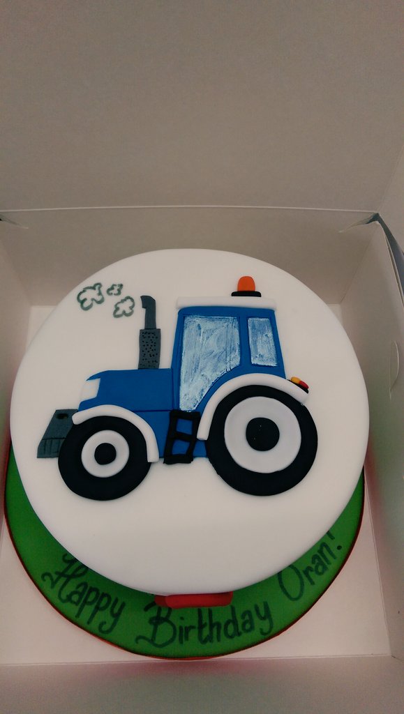 PrimLaneBakery's tweet photo. Another successful delivery. #NOM #tractor #tractorcake https://t.co/MLO73kQAEL