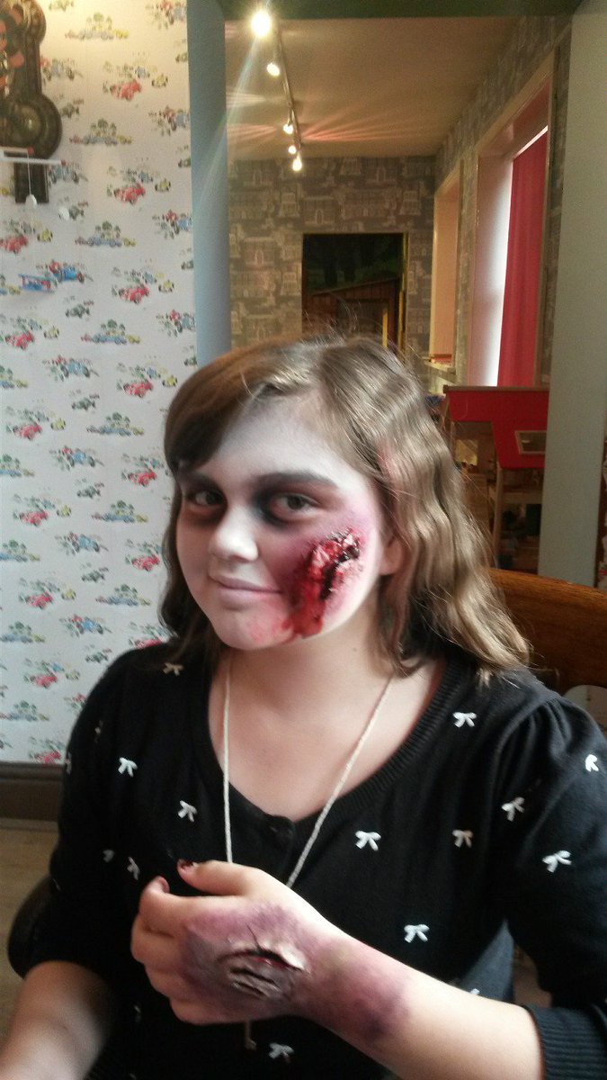 Creative teenage workshops at Abbey House museum!  <a href="/annabelmakeup/">Annabel Bailey</a> <a href="/Lucinday/">Lucinda Yeadon</a> <a href="/Child_Leeds/">Child Friendly Leeds</a>