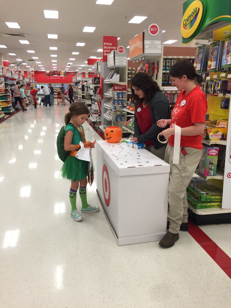 jenniferasmith3's tweet photo. Spooktacular is underway at T1861!!#T1861#Target @KevinWolfe88 @scholer_r @lv_huff https://t.co/YIpy4SNZyk