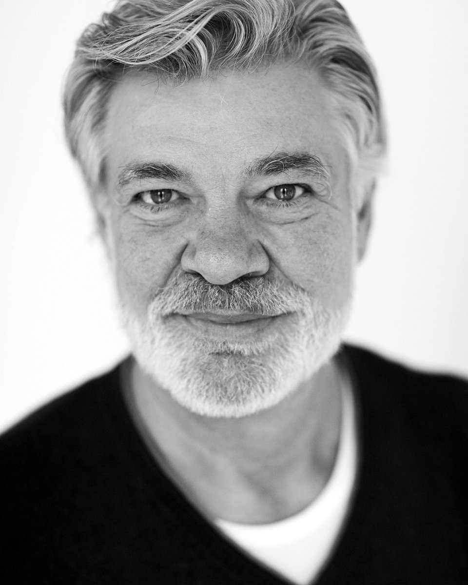 panto_day's tweet photo. It's #sistersunday! Our #damesoftheday are Matthew Kelly &amp; Matthew Rixon. See them in Cinders at @RichmondTheatre! https://t.co/i6sycTLym2