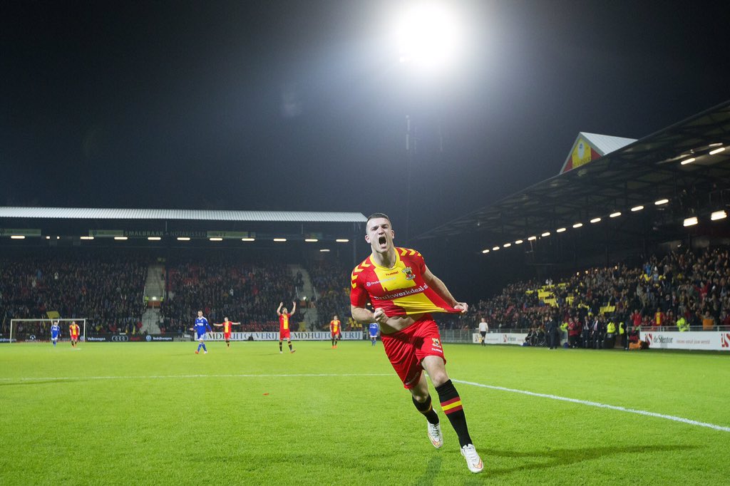 randywolters11's tweet photo. En nu Willem II! We kunnen alle steun gebruiken! D'r an met de lippen! #GAE #Adelaarshorst #knvbbeker #Cupfighters https://t.co/d0J2DPLw1e