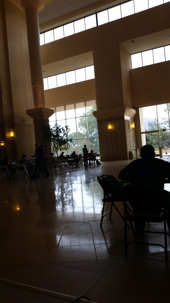 We have some dedicated folks! Presentations will start at 1:30 today! #riseandshine #CAGreenGov #25KFindANewWay