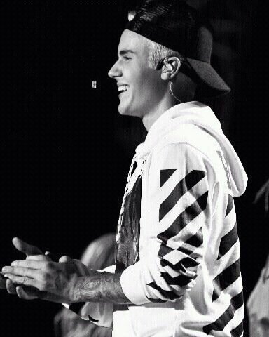 ifxckdbieber's tweet photo. baby all i want is YOU #EMABiggestFansJustinBieber https://t.co/EhJDTwFL92