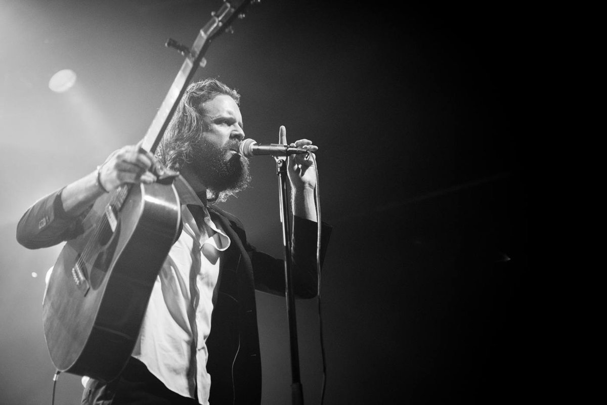 GoldenPlec's tweet image. In Photos: @fatherjohnmisty (with @annaBEsavage​) at @Vicar_Street by @Clicksey  bit.ly/1MMKMDC