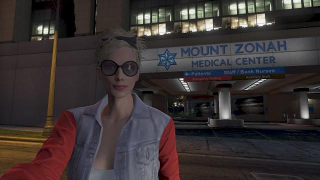 MiaGalloway_'s tweet photo. Off to the hospital for a check up 💋💋💋 https://t.co/TpSDsQEaUx