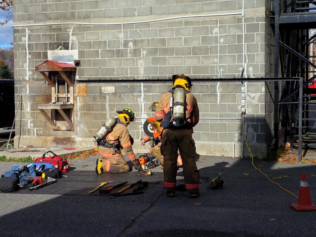 Kevin_Meyers_'s tweet photo. Day 2 live fire for #BWGFire recruits. Dedicated training to serve our community! https://t.co/B4smtjUHwR