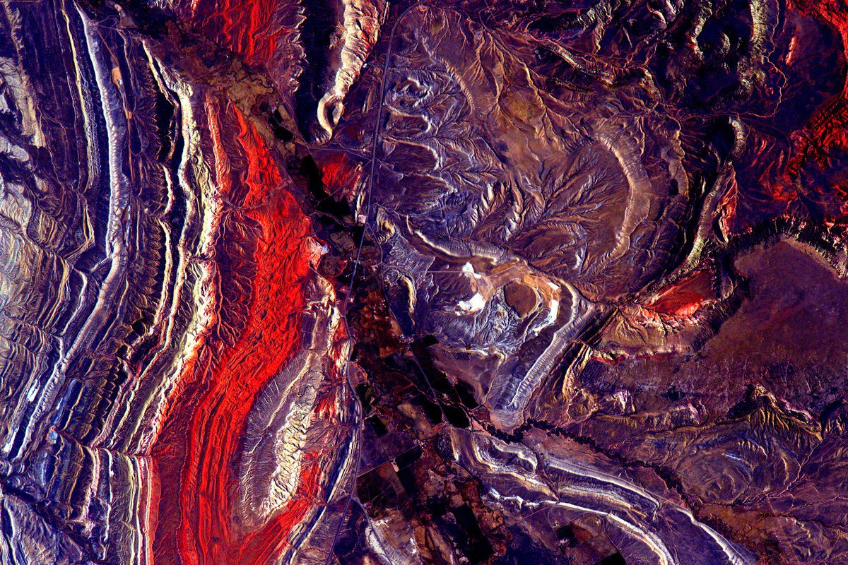 StationCDRKelly's tweet photo. #USA #EarthArt #YearInSpace https://t.co/tQRGFElElR