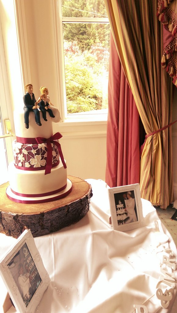 PrimLaneBakery's tweet photo. Congrats to Keira and her New hubby on their #wedding on Friday #Nuemorehotel https://t.co/DapwuDvpiP