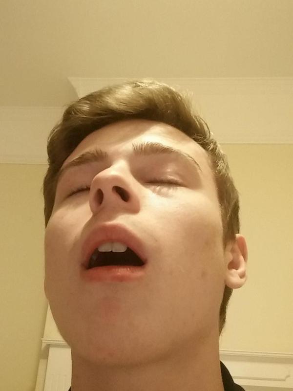 Wario0's tweet photo. Moi quand je vois les @FNATIC prendre 3/0 ! #Worlds https://t.co/tVAE9lHaV6