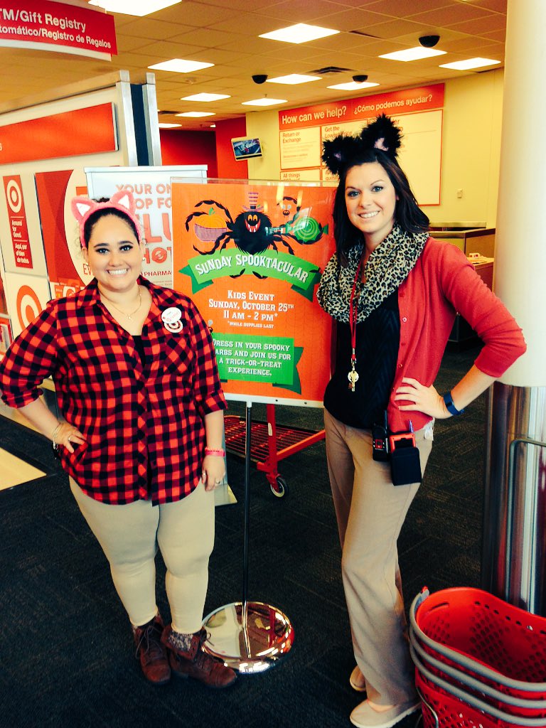 Ready to greet our little guests! #T2438 #D322Spooktacular <a href="/DerinBriggs/">Derin</a> <a href="/ConnieDroge/">Connie Droge</a>
