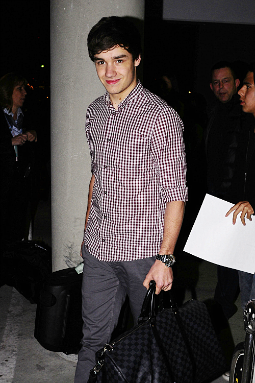 #EMABiggestFans1D <a href="/Real_Liam_Payne/">Liam</a>  Vote ya asses off rt for a vote