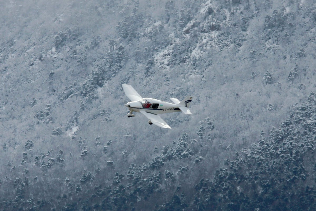 Zinotz_MD's tweet photo. #FinalAPP #RWY27 #santacilia #aeroclubnimbus #snow @c172st @samsagaz22 @md_vit @SpottersMurcia @AircraftRetweet https://t.co/2RtOvAiZDM