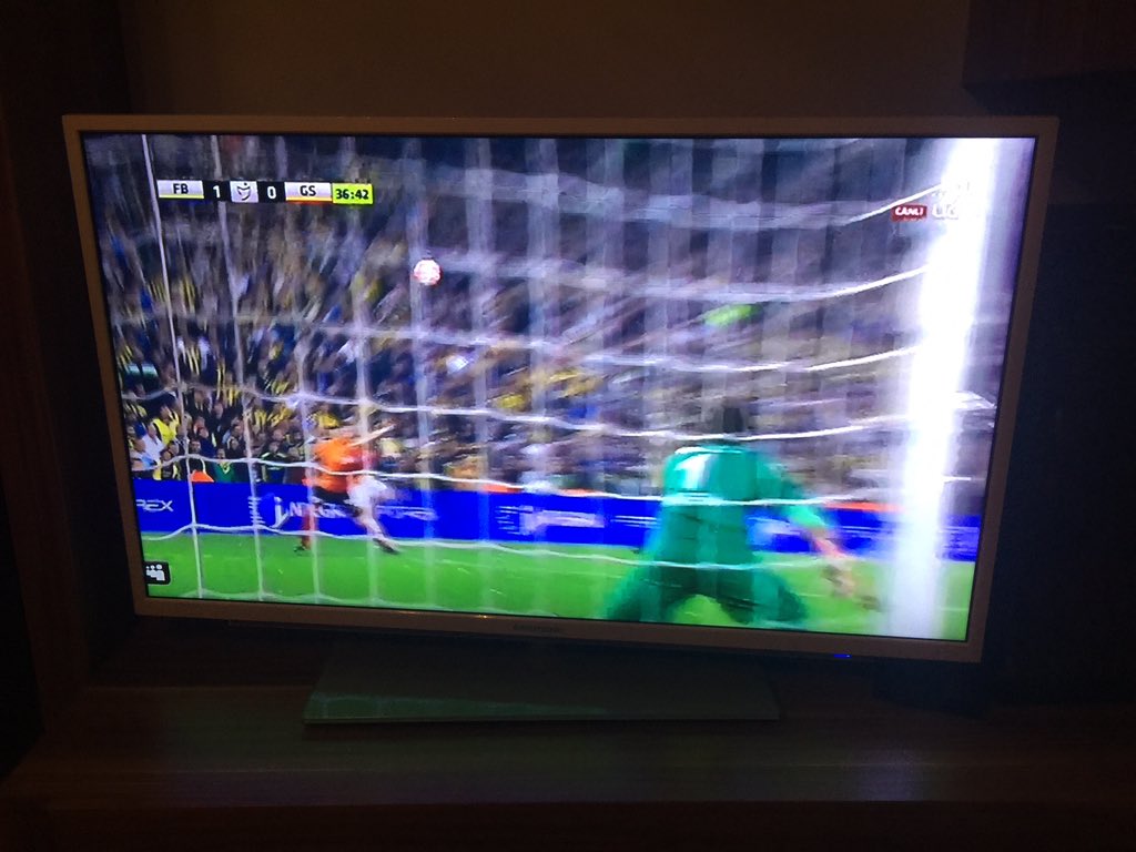 DeLii23's tweet photo. Goooooooooool #diegoooooo helal olsuuuun 💛💙😬👏👏 https://t.co/XUniVi6sms