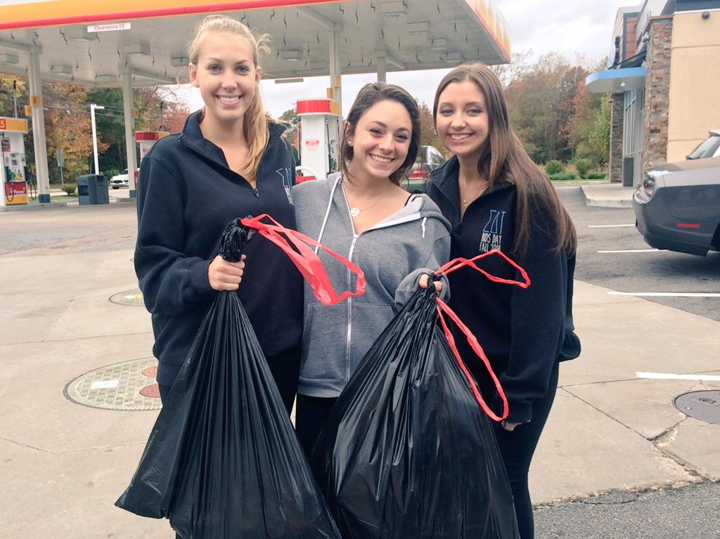 SDT girls helping out with Senate's off-campus cleanup today in Bonnet! ♻️