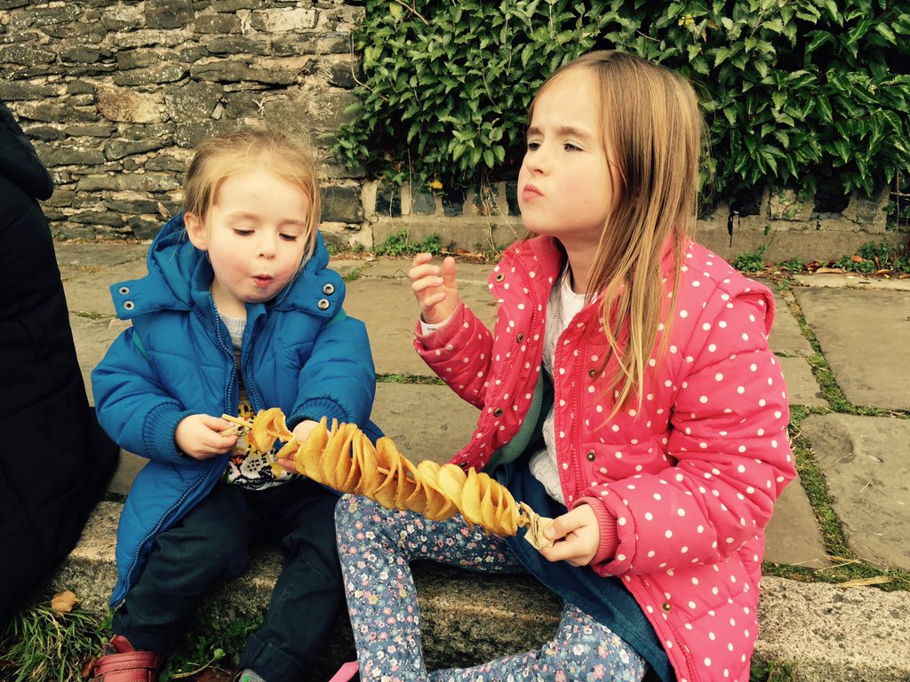 slinstinct's tweet photo. @conwyfeast #chipstix !!! Yum https://t.co/76rrOtvY8k