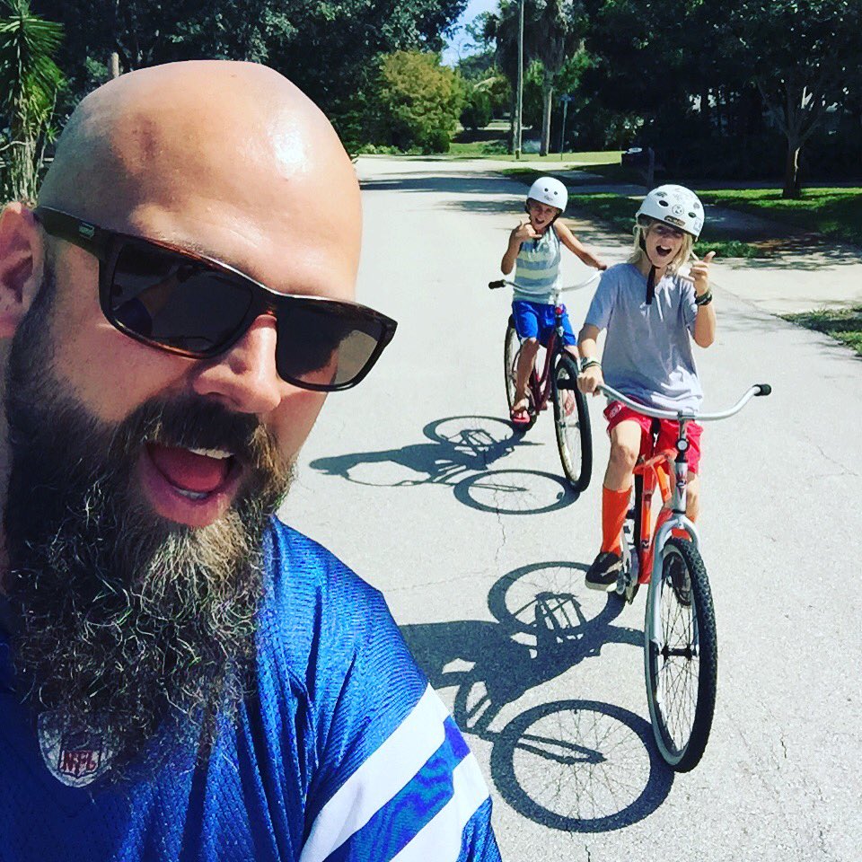 familyman1523's tweet photo. Beach cruisin to Duffys to cheer on the @Colts #GoColts #BroTime #StuartLife https://t.co/OZAMcUjCh8