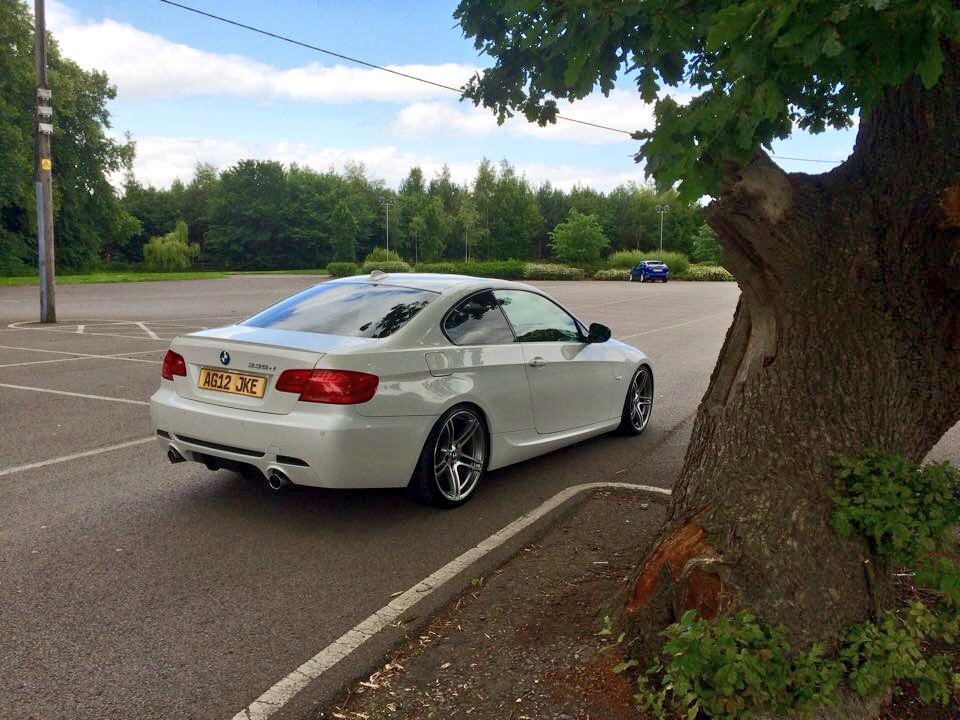 GQCarStorage's tweet photo. #BMWSUNDAYSNAPS: Nicky Stonehouse's #AlpineWhite #335d with #KW #Coilovers and 19" #313M alloys. Awesome👌 https://t.co/0jqxHDLMNz