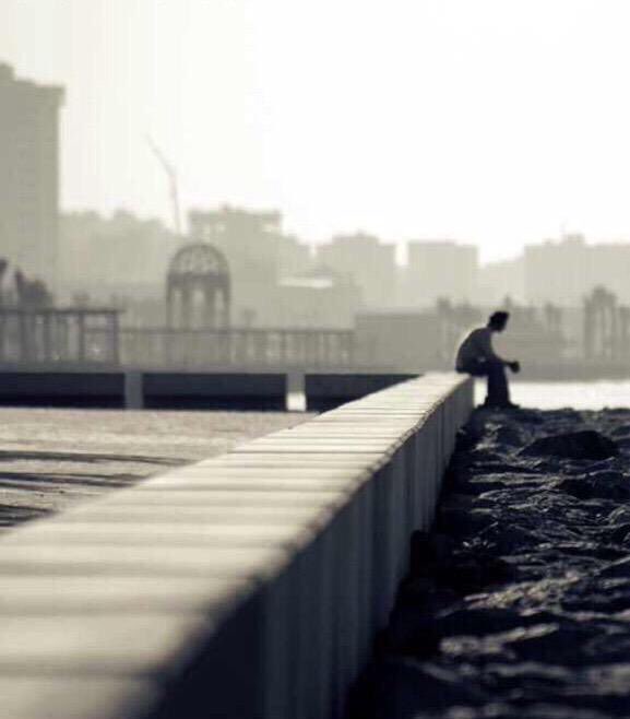لا أظنُ لنا لقاء بعد هذا البُعد، ولكن اقسم لكِ انني احببتُكِ كثيراً ....