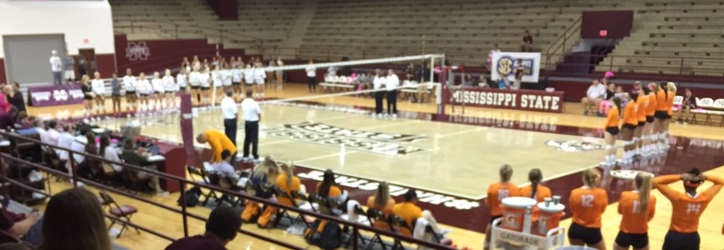 HailStateSADev's tweet photo. All set to go with .@HailStateVB Volley Dawgs here at The Griss. #DigPig #17AsOne #HailState https://t.co/sKp5uvunin