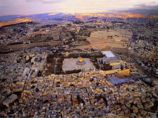 gazalnps's tweet photo. - شو أبعد عاصمة بالعالم ؟
- أكيد القدس
- ليش؟
- لأنو من 66 سنة بيحكوا "يا قدس إنّا قادمون" ولسّا ما وصلوا .

#القدس https://t.co/zhY244VAiF
