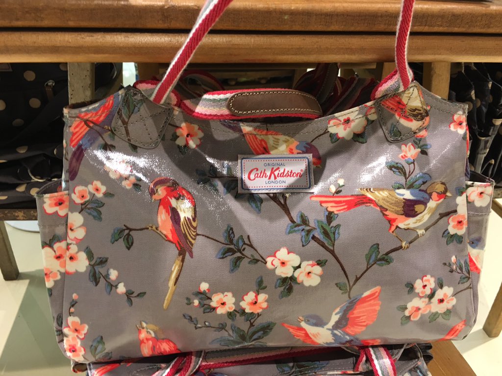 Shreyaaah's tweet image. @Cath_Kidston #INEEDITBECAUSE of the recent carrier bag law, I need a bag for life ;) #damageproof #waterresistant