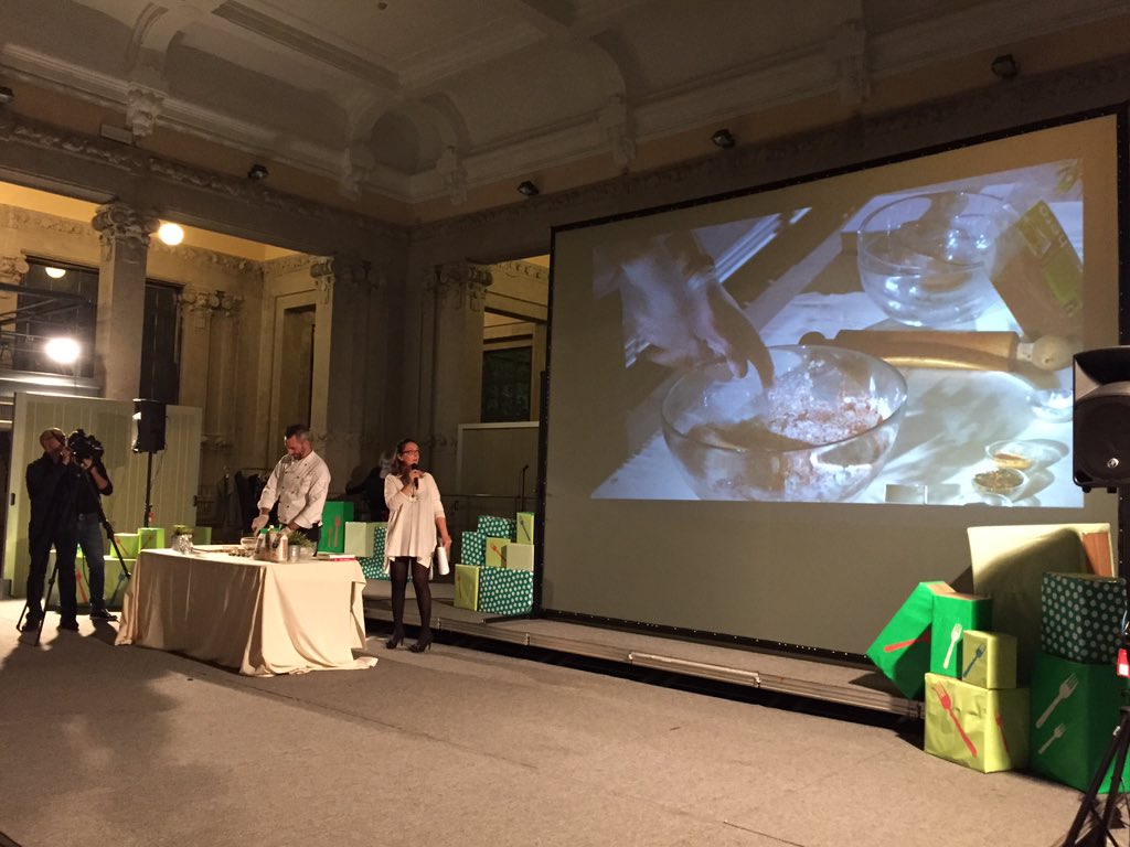 vegolosi's tweet photo. Noi qui si prepara la frolla #vegan! https://t.co/XKwtyEyYz8 #ciboperlapace #dolcivegolosi #ricettevegane https://t.co/bHsNTfv4eQ