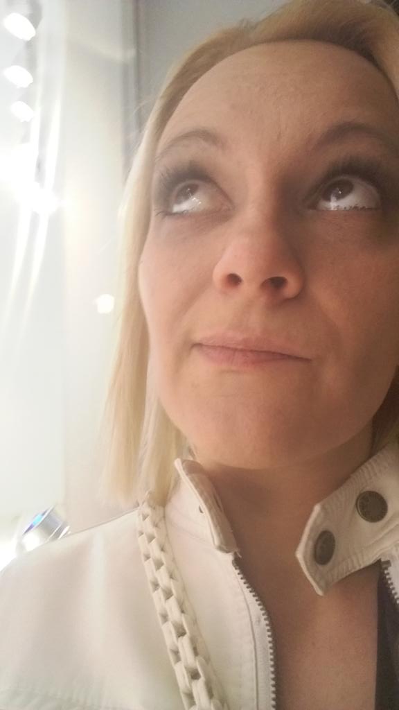 YouByAriane's tweet photo. #younique #lichterwochen #essen2015 #66. #3dLashesMascara #Moodstruck  #feenstaub https://t.co/2NG7IbrbFx