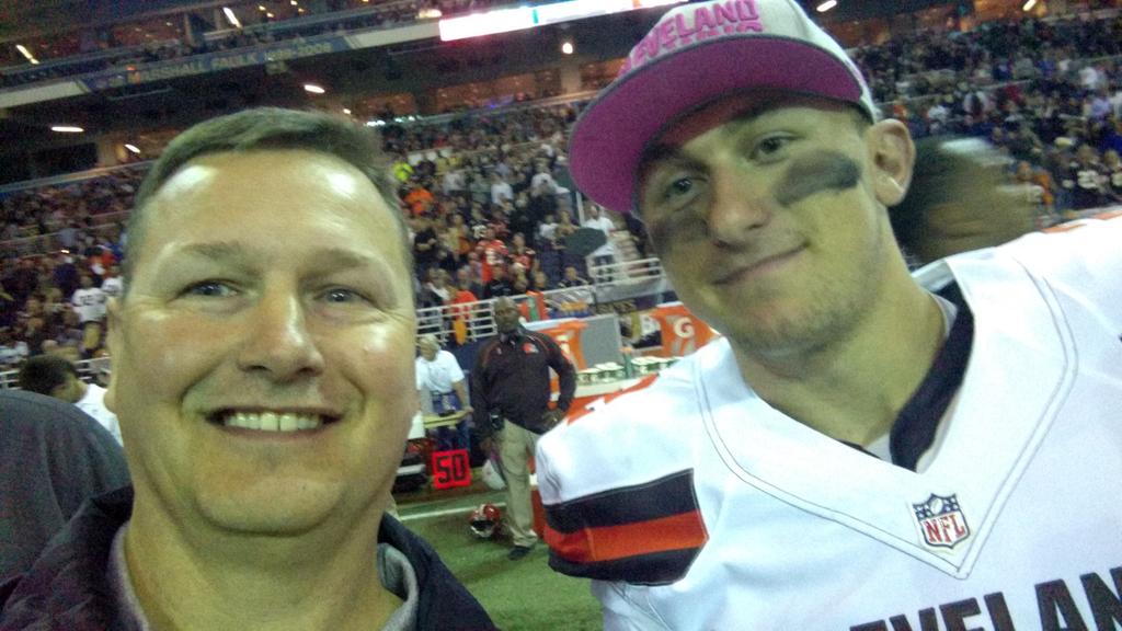 FixNFlipAcademy's tweet photo. Fun day at the St Louis Rams game #johnnyfootball https://t.co/SrkCXpdovb