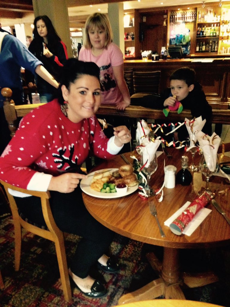 kingwilliam_bf's tweet photo. Xmas team meeting gearing up to serve those Xmas memories 🌲🌲🎁⛄️🎅 @Cheekymkm @FnbAcademy @brewersfayre @WeAreSUGM https://t.co/OsseW6gZK3