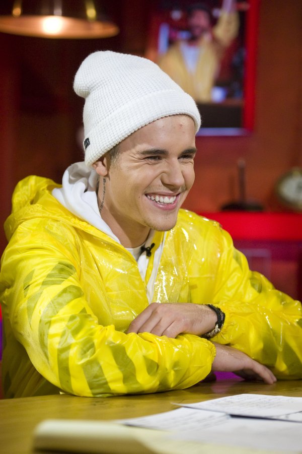 MeDicenBeli's tweet photo. El Justino parece un pollito vestido de amarillo
El pollito justin, el pollito Justin

#EMABiggestFansJustinBieber https://t.co/hbWB3s9kH4