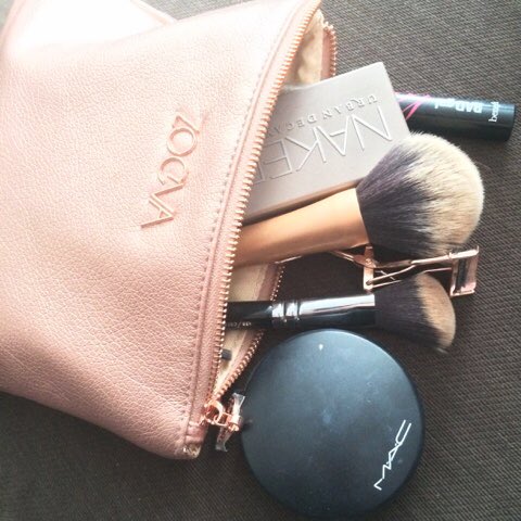 xEmmaLanglands's tweet photo. https://t.co/JIzWeq3Lhz  ft #zoeva #benifet #mac #collection2000 @realtechniques #bbloggers https://t.co/QPZhzfdsee