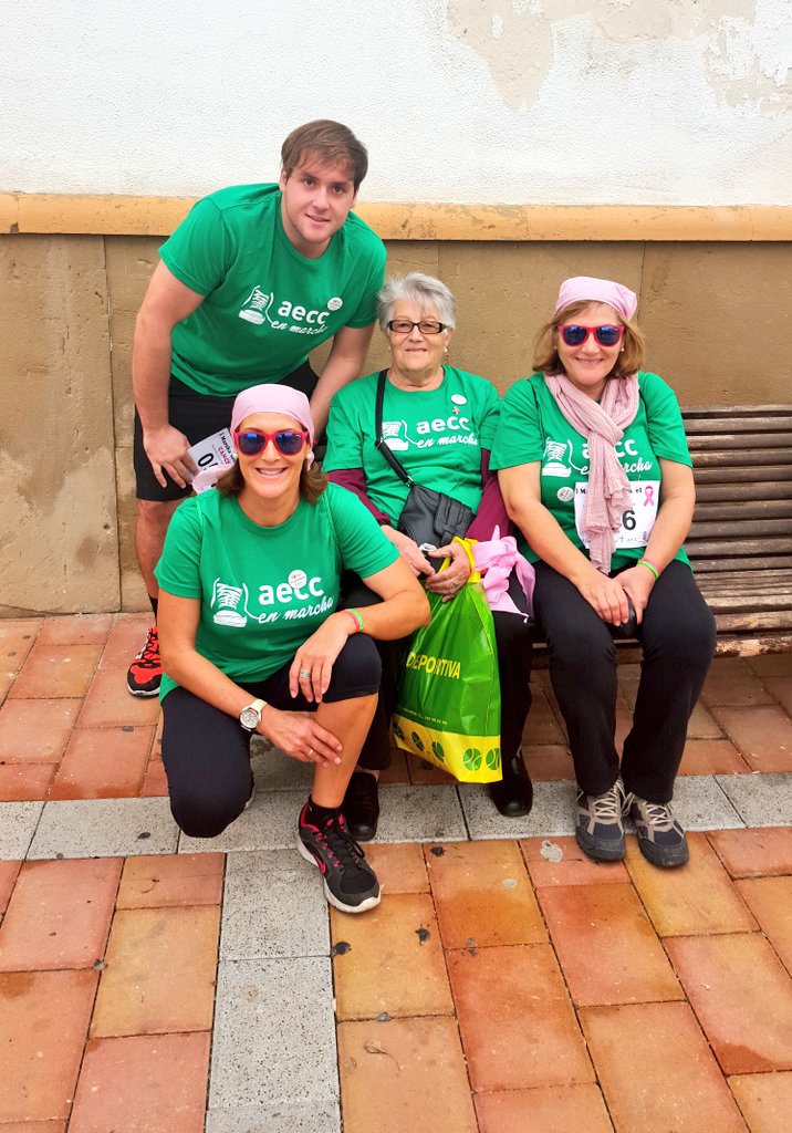 tommyfuentes's tweet photo. Una de hoy en la I Marcha contra el cáncer! 😜🎀 https://t.co/AsEyASrz1n