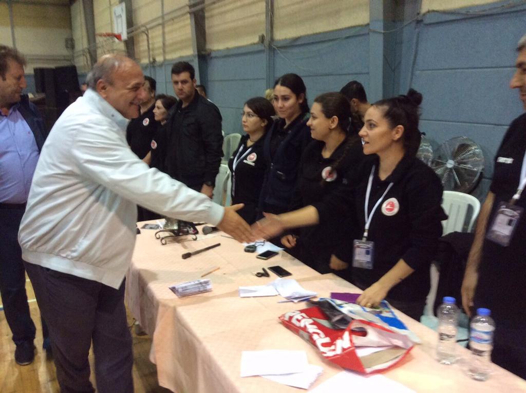 oktayvural's tweet photo. Cumhuriyet Kupası İzmir Kickboks Turnuvasında kazanan sporcularımızın kupalarını verdik. https://t.co/FE5EqDnD8o