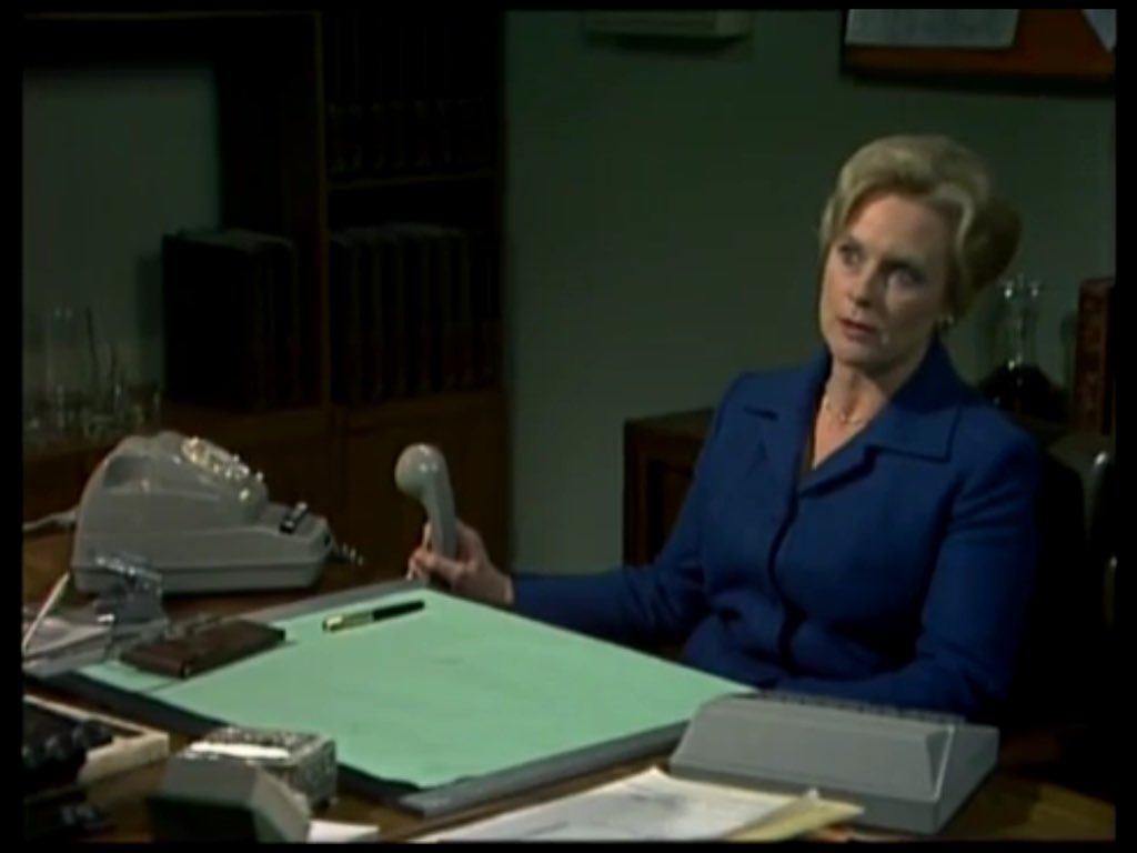 patsykingfans's tweet image. Erica says that Yates is now a police matter