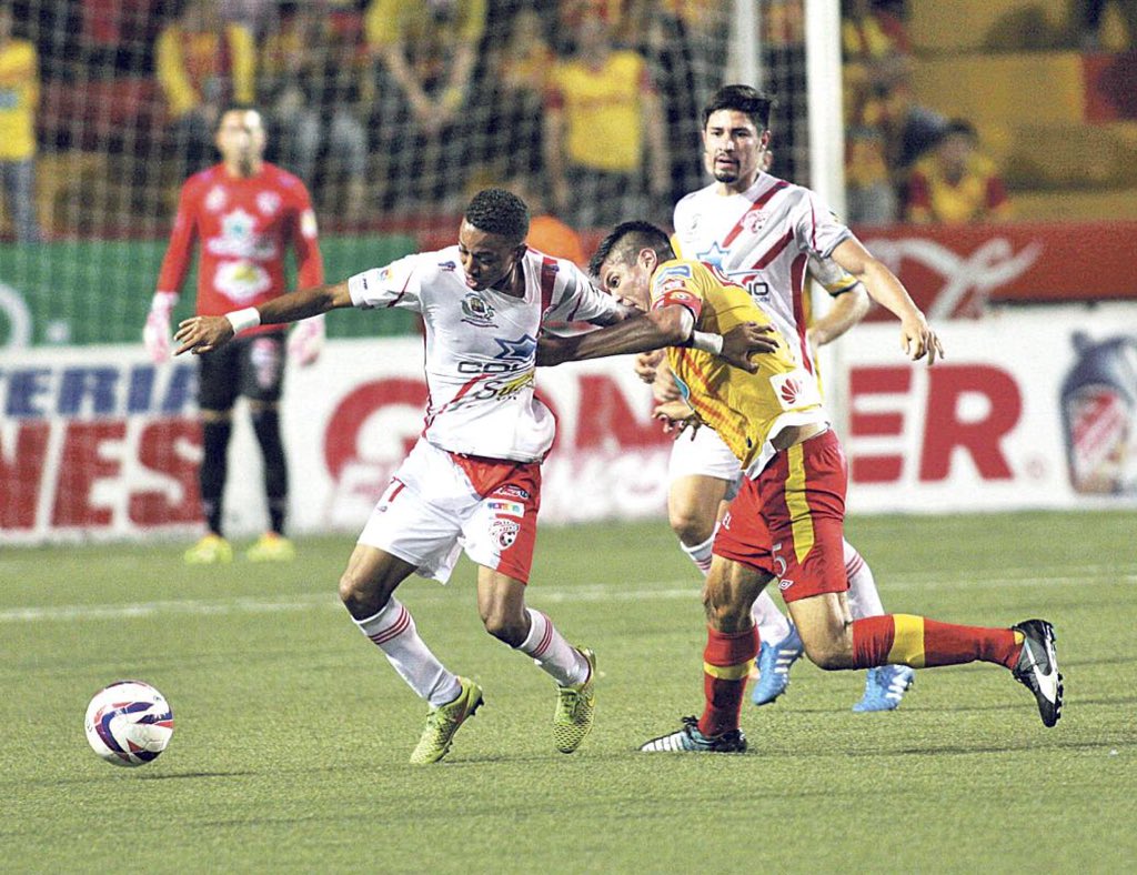berny_burke's tweet photo. Santos vs liga 🙏 por los 3 puntos .!! https://t.co/rZpITCUYBZ