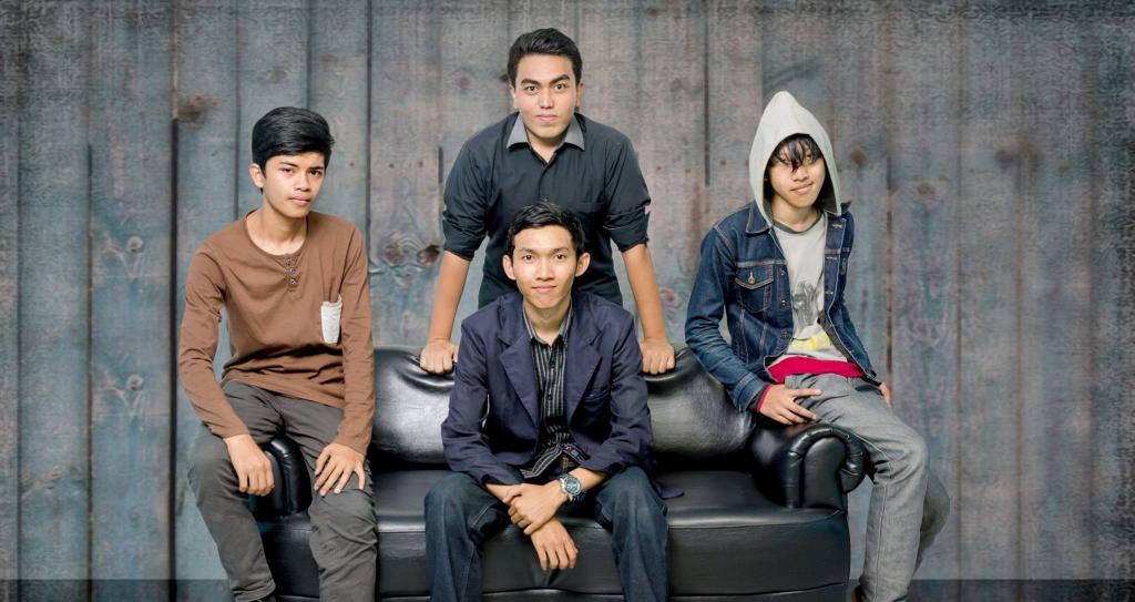 Jajaran pejabat dan staff Junet Telmedia Corp