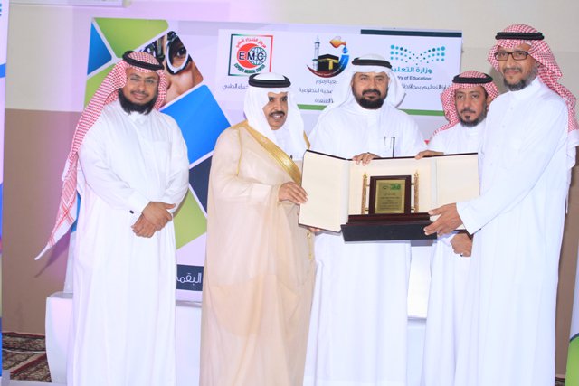 EMC_KSA's tweet photo. بالتعاون مع جمعية زمزم بالقنفذة تم تدشين مشروع #رؤية للكشف عن ضعف النظر للطلاب
 https://t.co/niDT22y2fT 
@zmzm290 https://t.co/fTY13CZnYY